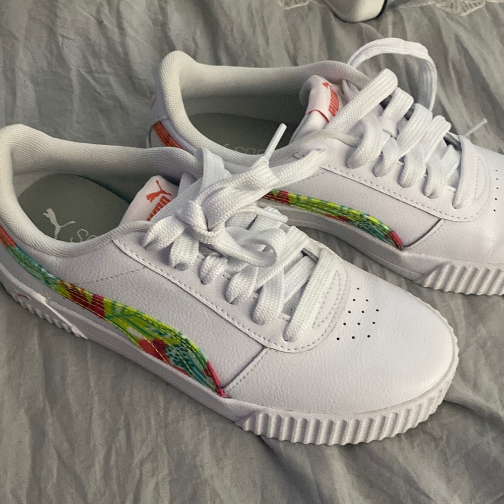WORN ONCE SOFT FOAM PUMA GIRLS SNEAKERS 🌼